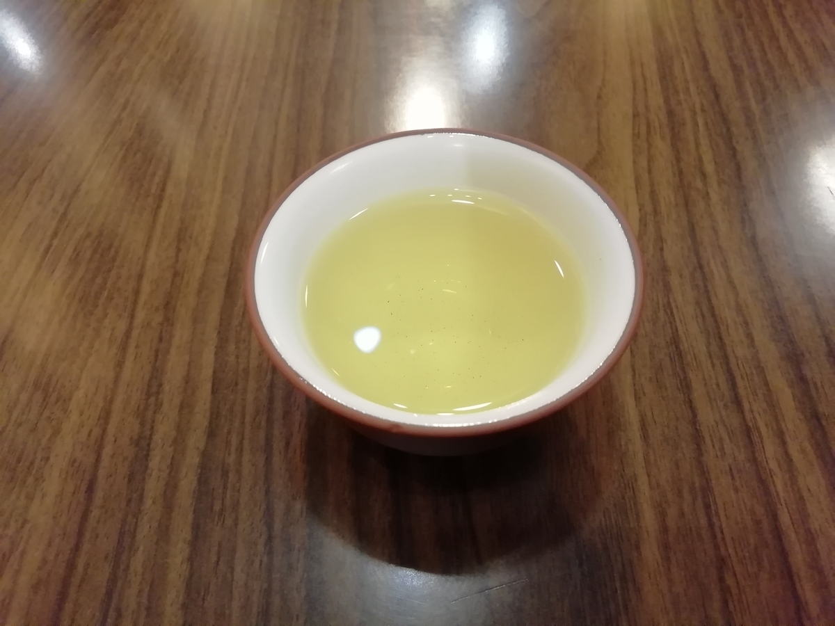 途中立ち寄った土産物屋で台湾茶を試飲した