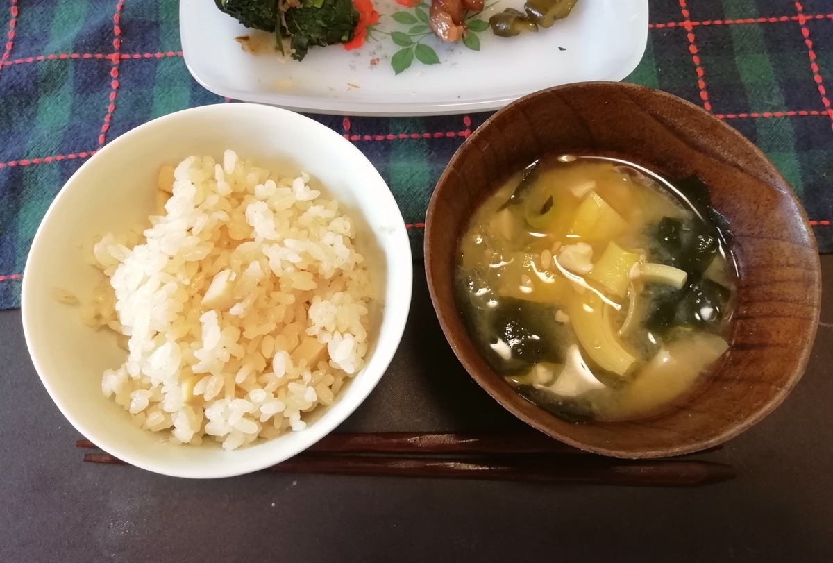 タケノコご飯とタケノコ入り味噌汁