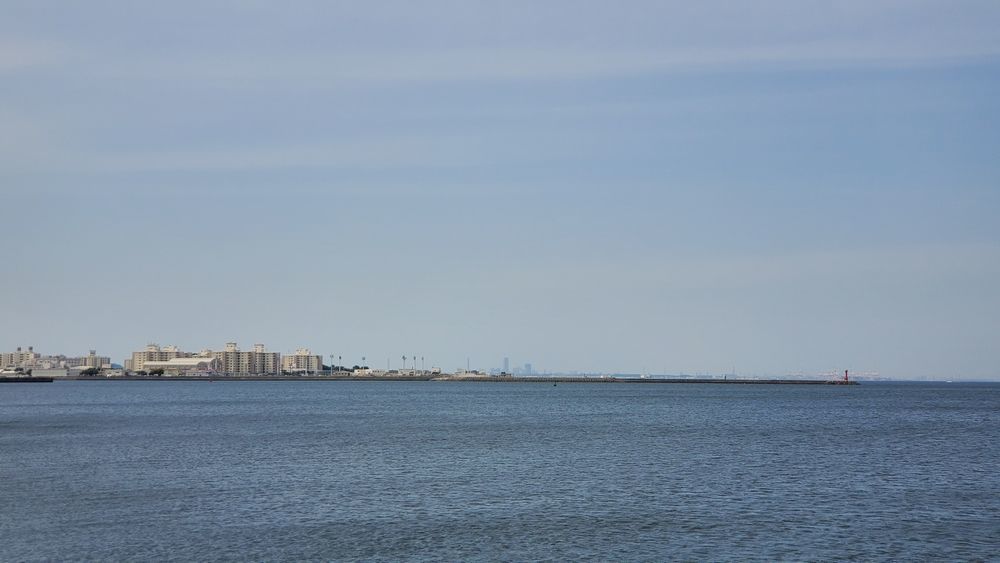 うみかぜ公園から見た海や横須賀の街