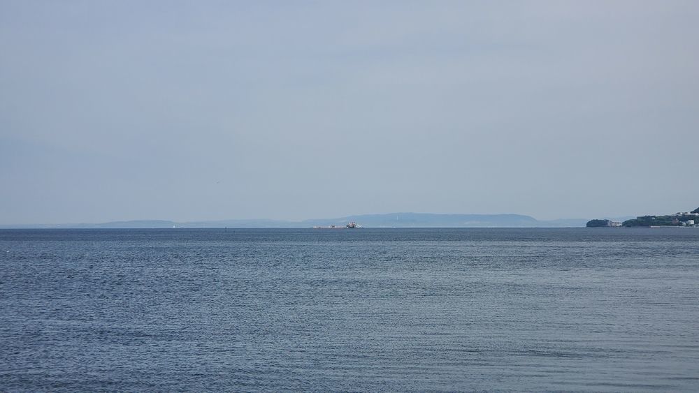 うみかぜ公園から見た海や船