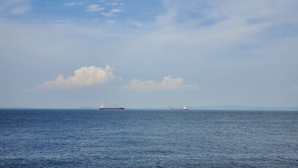 観音崎から見た海と空