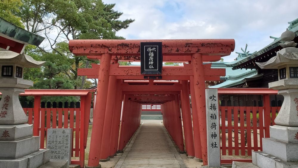 境内社の吹揚稲荷神社