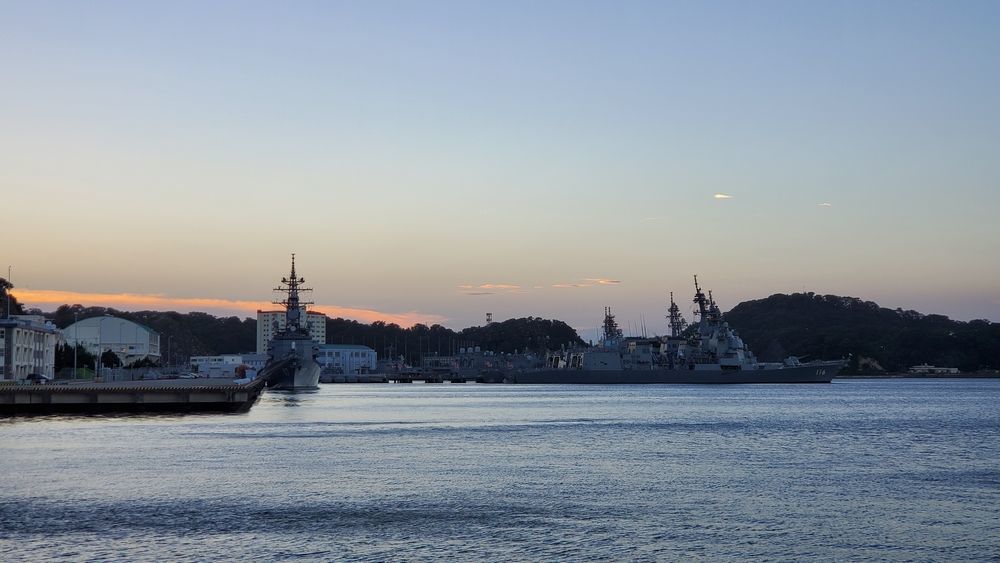 ヴェルニー公園から見た海上自衛隊横須賀基地