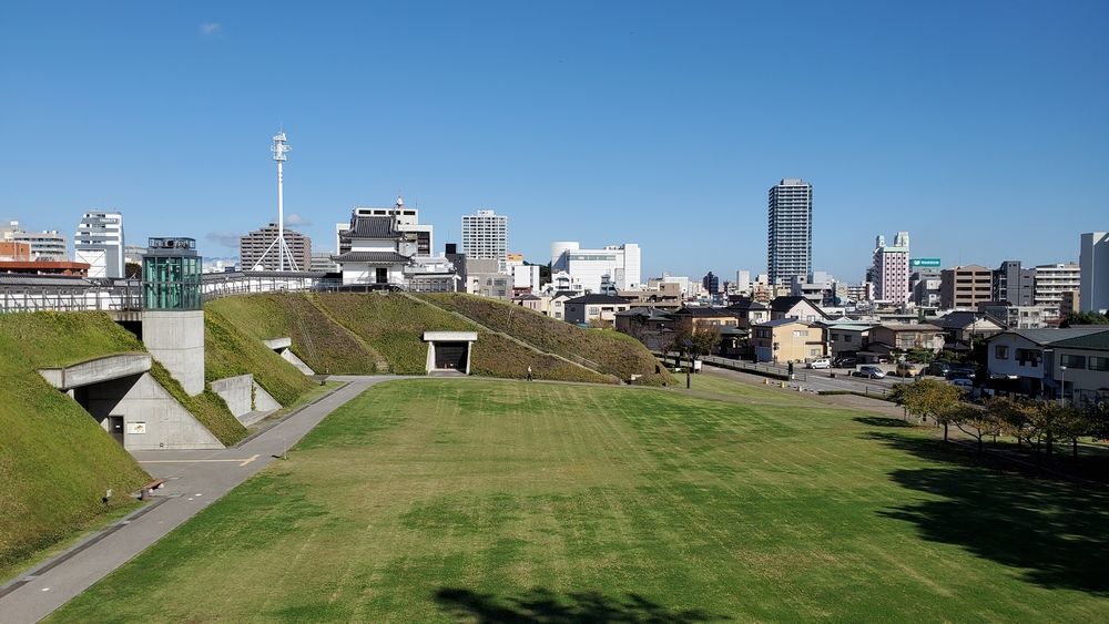 御本丸広場と清明台