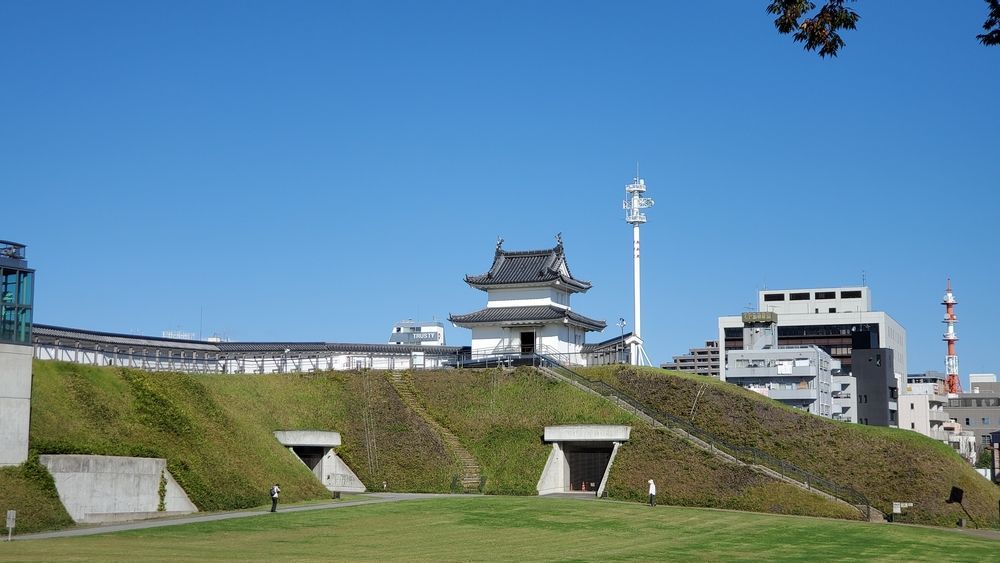 御本丸広場と清明台