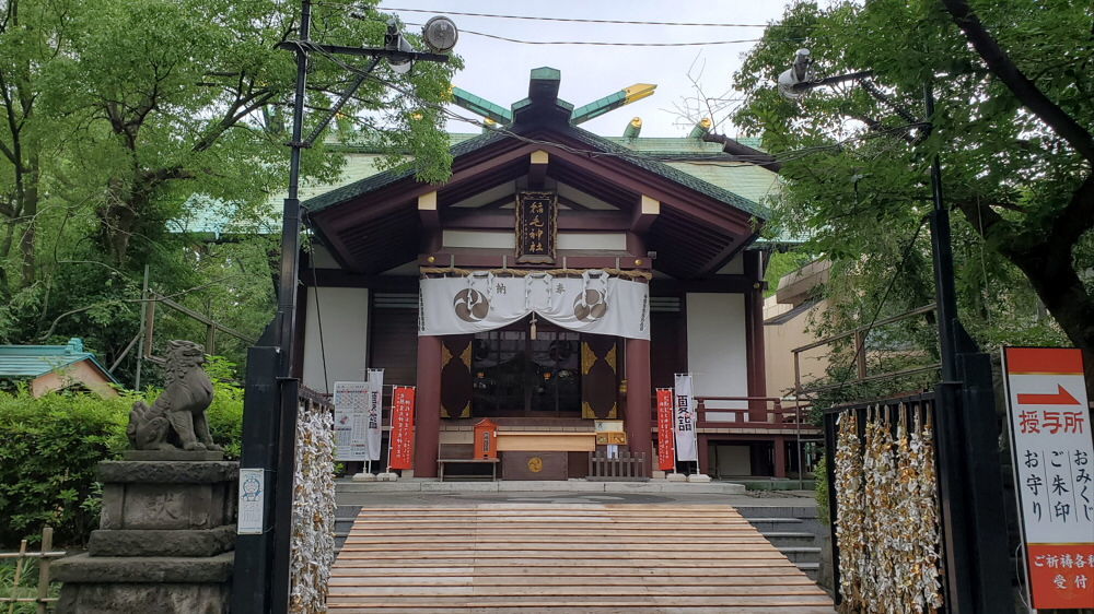 稲毛神社の拝殿