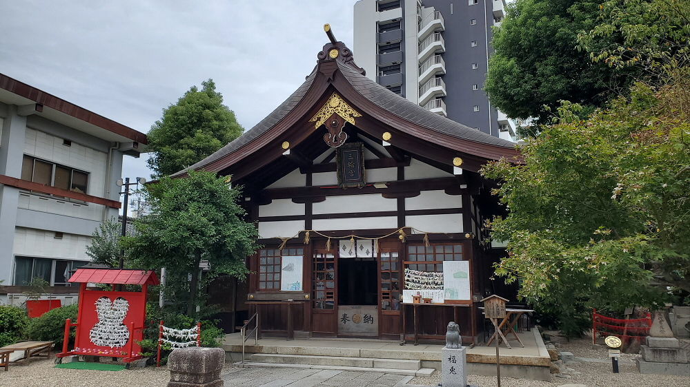 三輪神社の拝殿