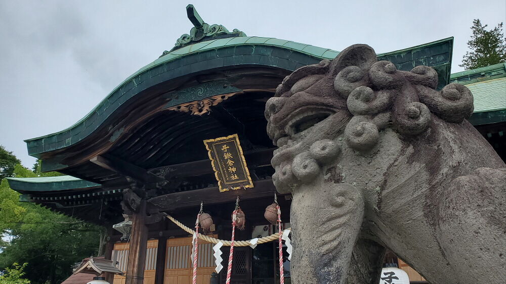 子鍬倉神社 社殿と狛犬