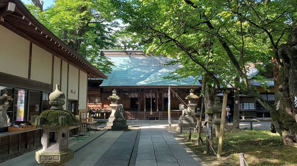 蚕養国神社 社殿