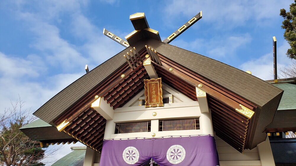 烈々布神社 社殿屋根