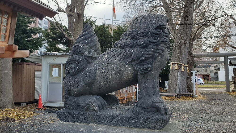 札幌諏訪神社 狛犬後ろ姿