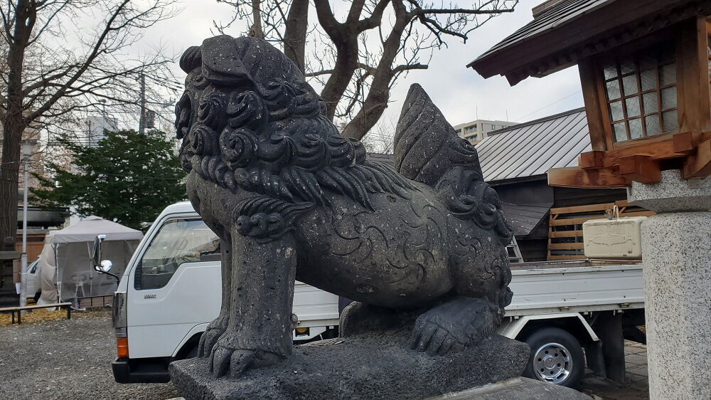 札幌諏訪神社 狛犬後ろ姿