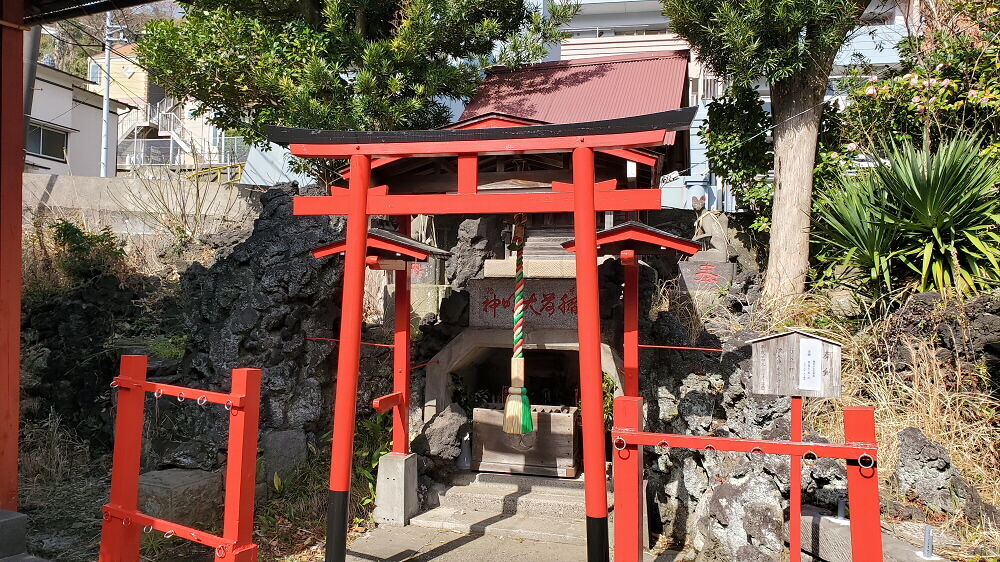 子之神社 境内社の稲荷神社