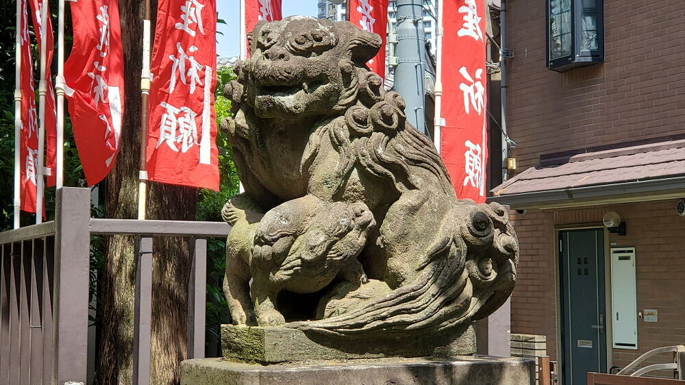下神明天祖神社 二の鳥居側の狛犬
