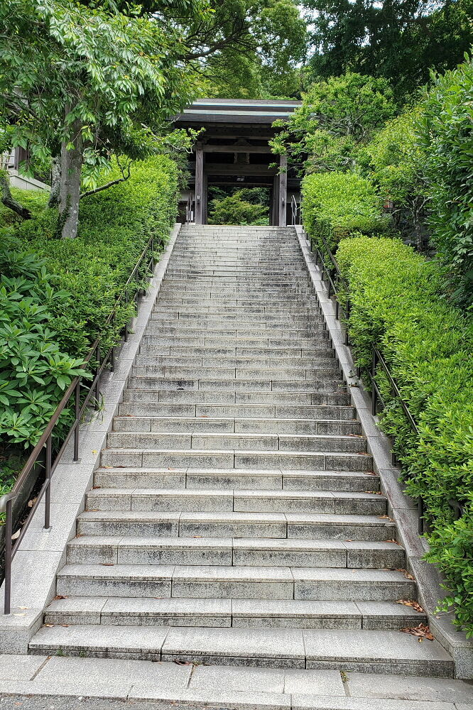 荏柄天神社 石段と神門