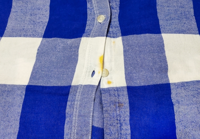 油汚れが服に染みて時間がたってしまった場合でも4ステップでキレイに落とす方法 わが子に教わる おやこ の関係