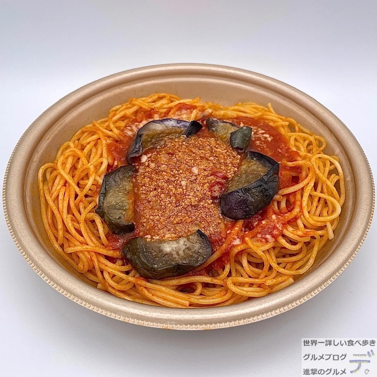 セブン新商品】ナス・挽肉・トマト・ニンニクの旨辛パスタを食べてみた