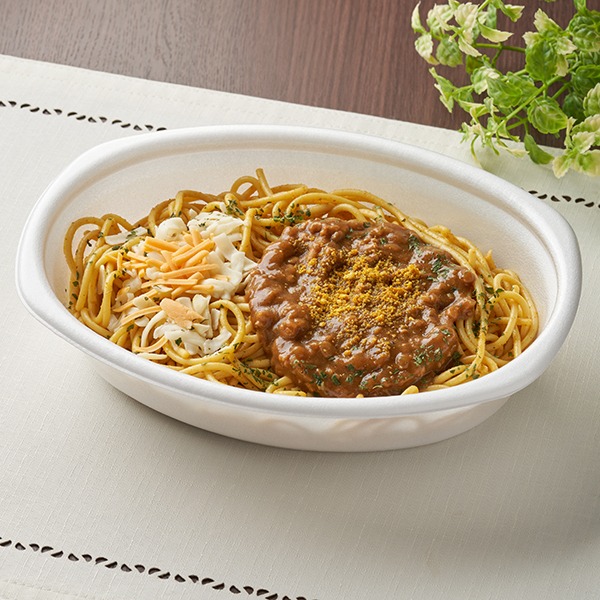 ファミリーマートから「特盛 太麺！チーズのせカレースパゲティ」が新