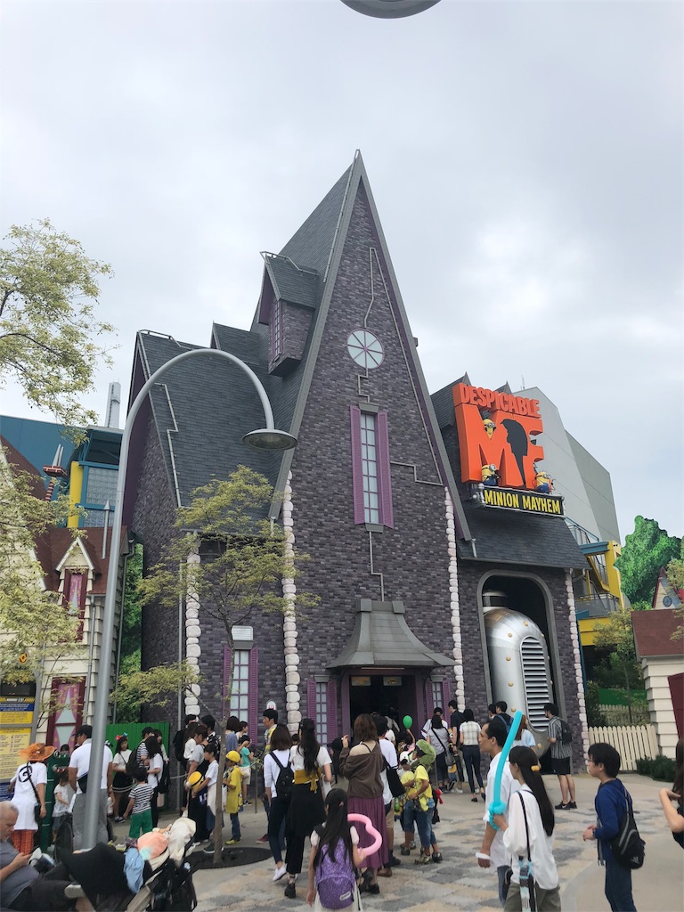 Usj ユニバーサル スタジオ ジャパン ミニオンエリア のマイルタッチ機でjalカードをかざすだけで32マイル獲得実体験 ミニオンに並んでられない方向け時短裏技も 枚方王子