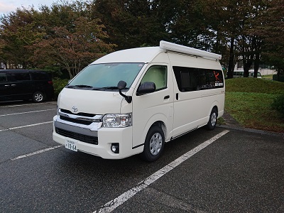 キャンピングカー スーパーロングトレインのディテール〈内装 テレビ台