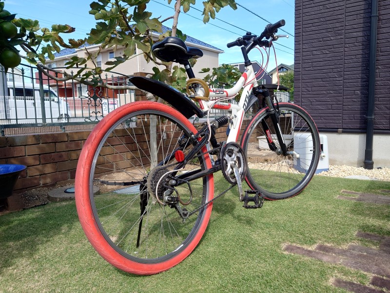 通勤快速 自転車マルキン(marukin) ATH-435にNEXMEEのスマホ