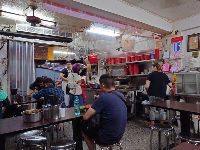 台湾グルメ旅 2024 ①》老牌牛肉拉麺大王・寧夏夜市 - しんこのブログ