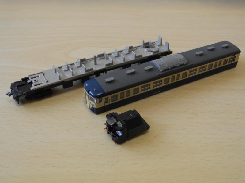 ブログは禁断の領域へ 鉄道模型 TOMIX 113系1500番台の種別幕を ブログは禁断の領域へ 鉄道模型 TOMIX 113系1500番台の種別幕を