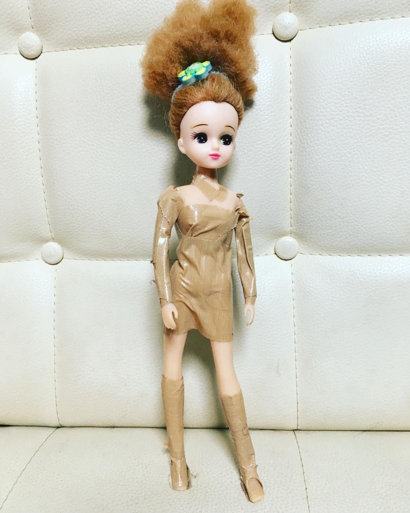 ガムテープが1つあればファッションショーができる