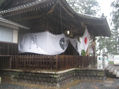 風雨が強い中、竹生神社の春の祭礼 - 新城･勝手に応援隊