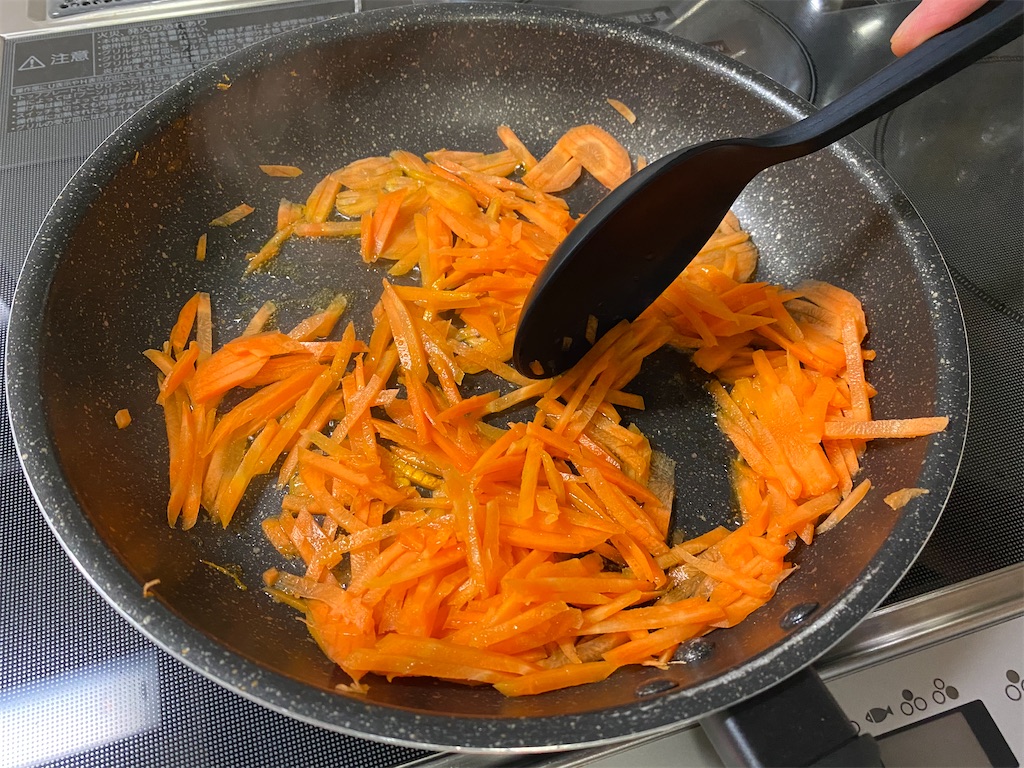 レシピ 糸こんにゃくとにんじんのピリ辛炒め しにゃごはん Blog