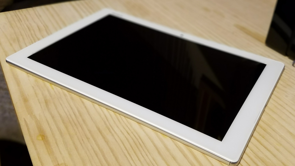 軽いは正義 どこでもタブレット Xperia Z4 Tablet So 05g ヒビノココロミ
