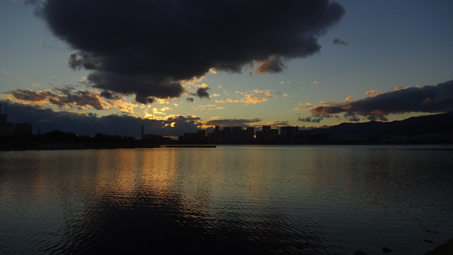 https://cdn-ak.f.st-hatena.com/images/fotolife/s/shioshiohida/20181122/20181122163537_original.jpg