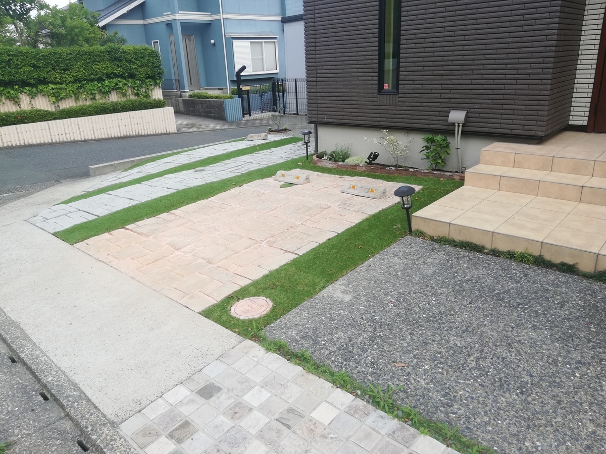 エクステリア マイホーム駐車場をコンクリート 人工芝diy 第2弾 暖かい家づくり 一条工務店 平屋i Smartで快適生活