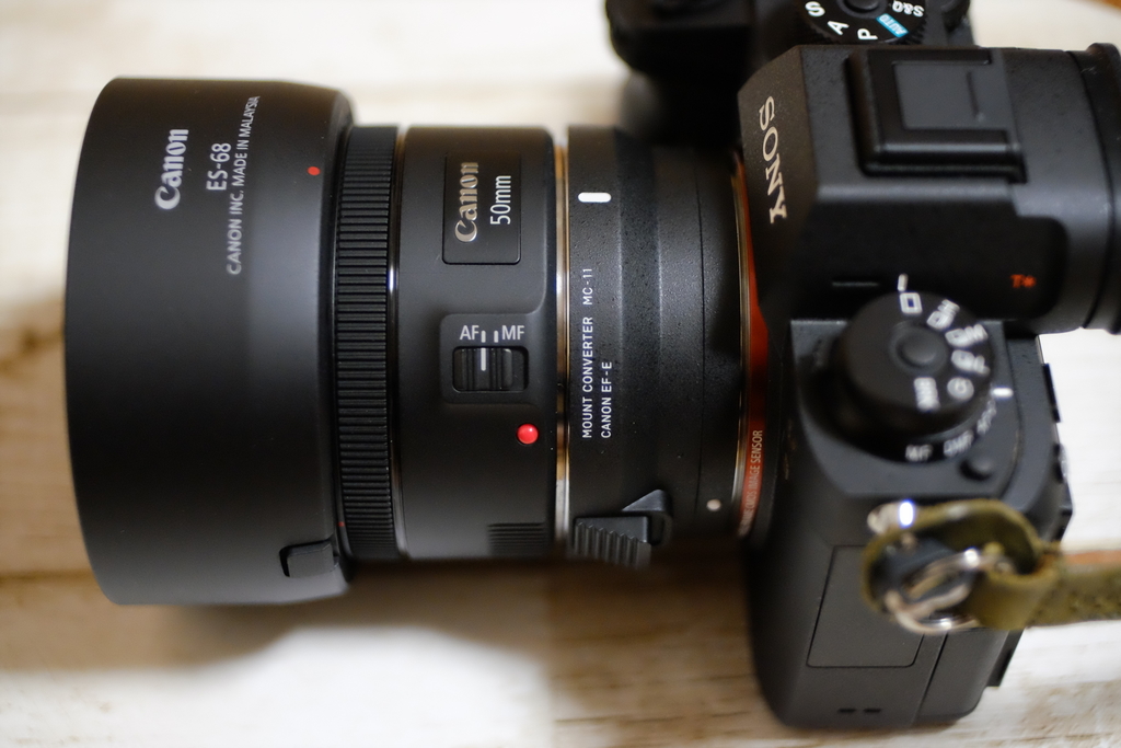 EF50mm F1.8 STMに装着するレンズフードは、やはり純正『ES-68 EF50mm F1.8 STMに装着するレンズフードは、やはり純正『ES-68
