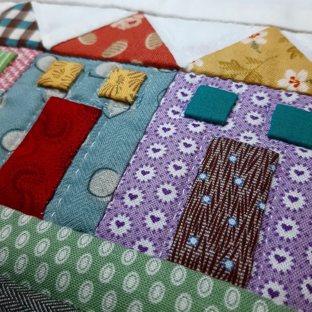 アメリカンパッチワークレッスン323『丘の上の3つのおうち』 - しろ