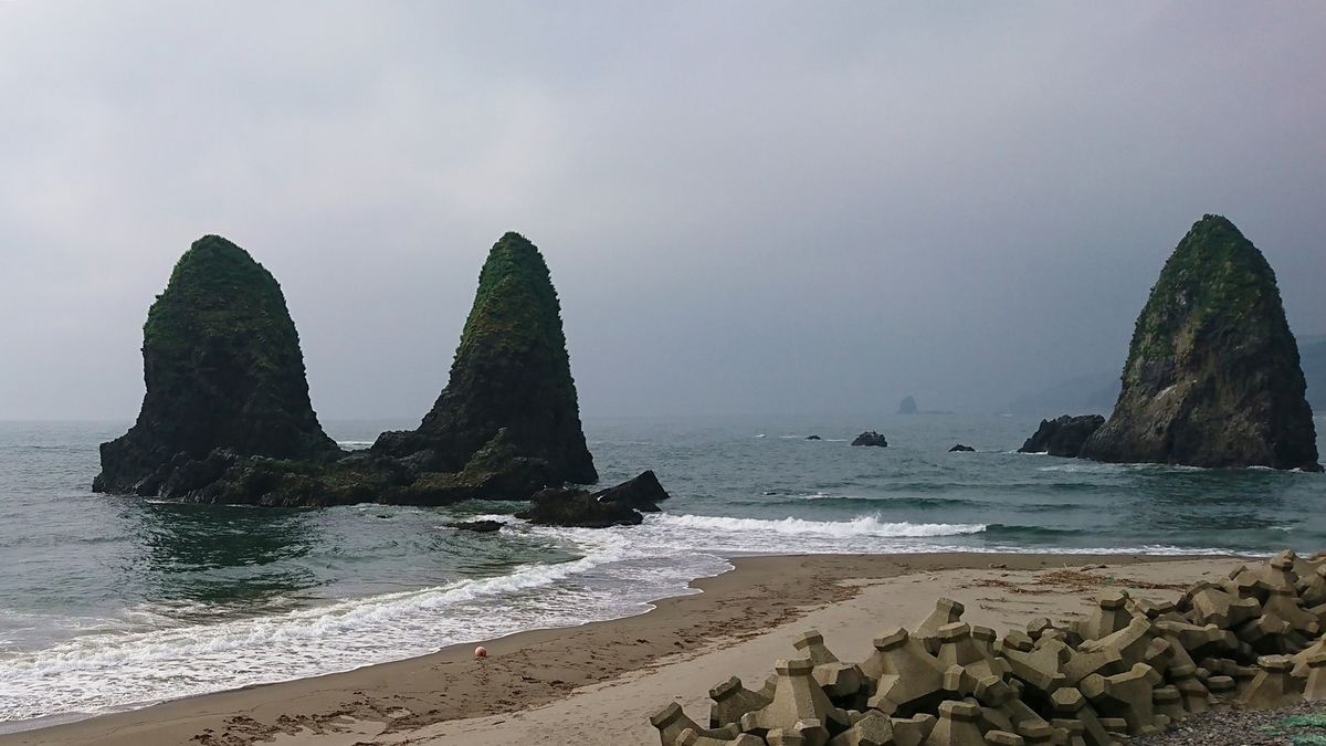 せたな町 奇岩ロードの三本杉岩 - 北海道ミテミル イッテミル （北海道
