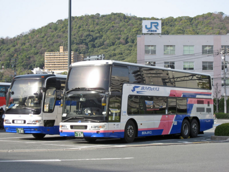 【島根200か・207】左・【なにわ200か・334】右