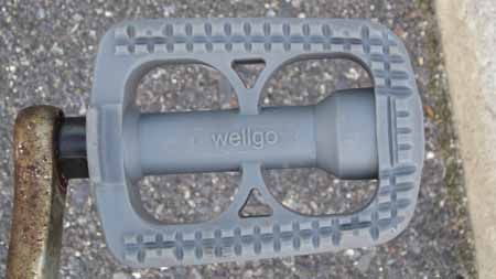 交換後の自転車ペダル(右)