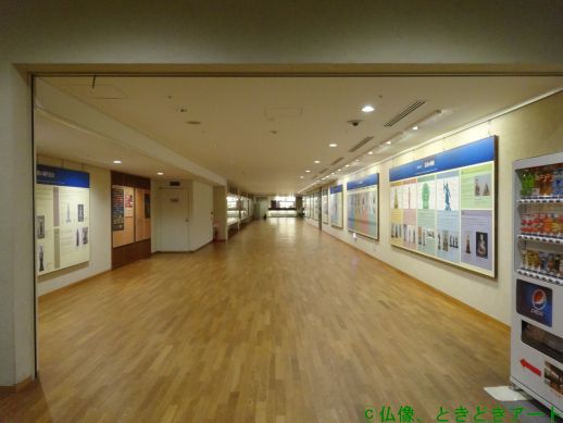 奈良国立博物館の地下回廊の画像