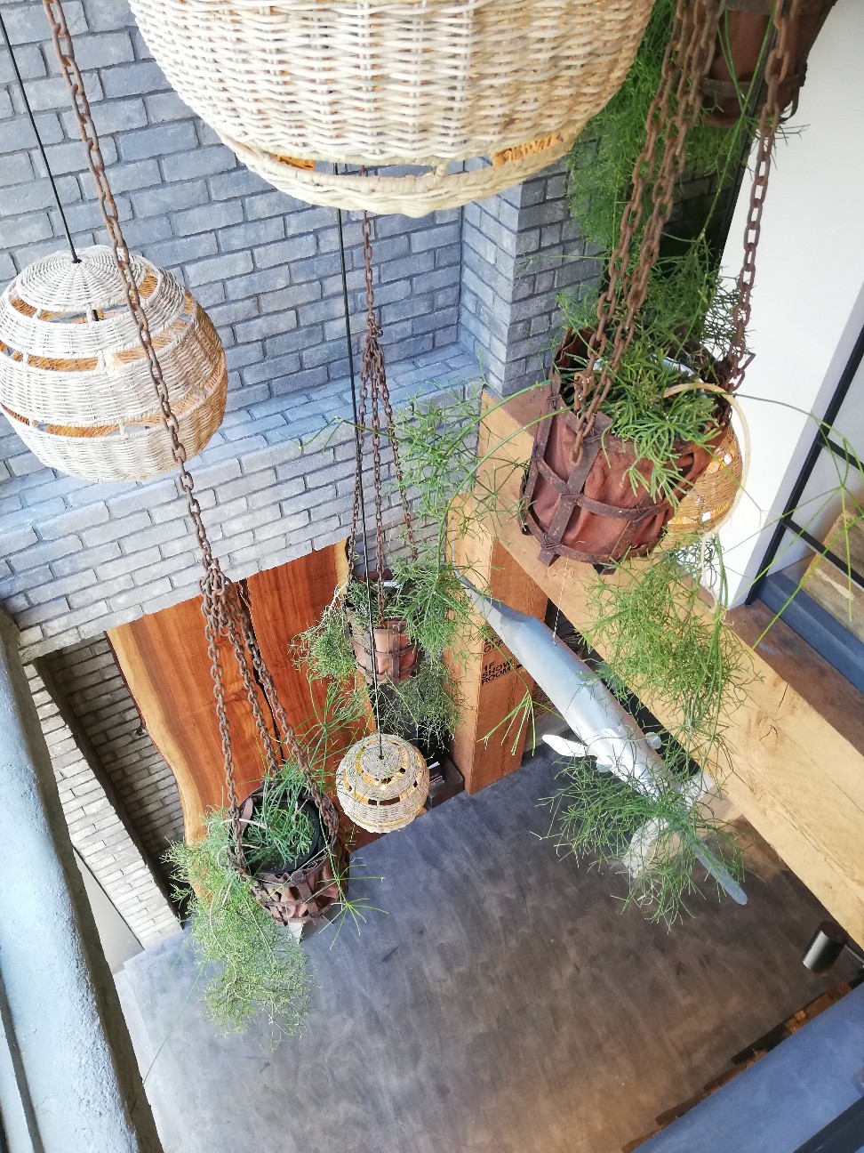 店舗入り口にある吹き抜け