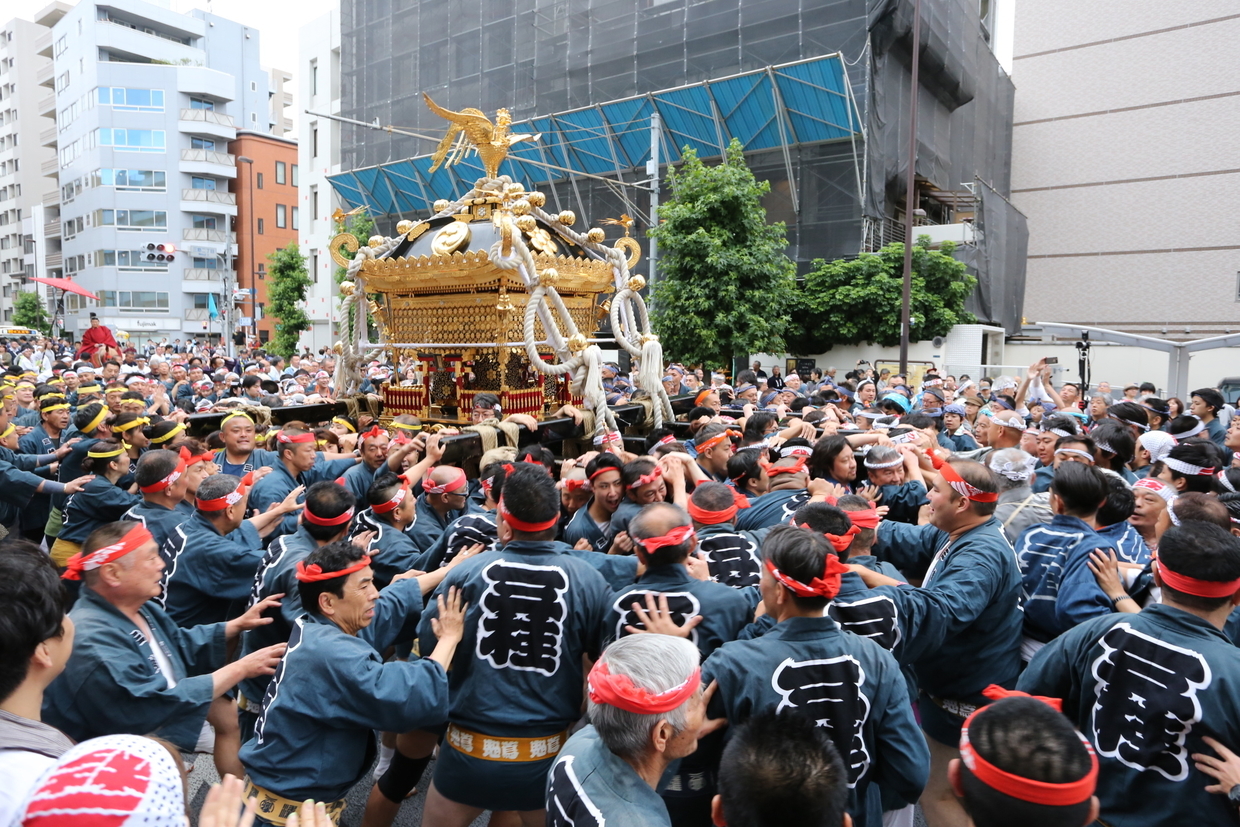 本社神輿の渡御