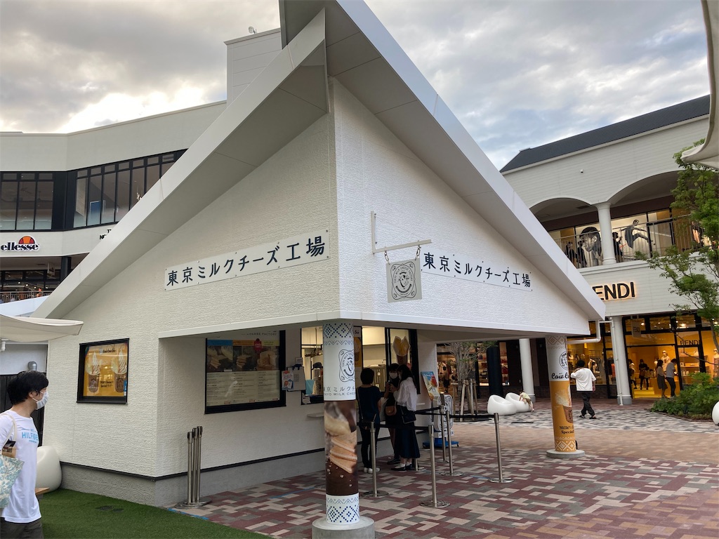 泉佐野 東京ミルクチーズ工場 のマンゴーソフトクリームが贅沢で美味しすぎる リピーター続出レベルです Izumisano