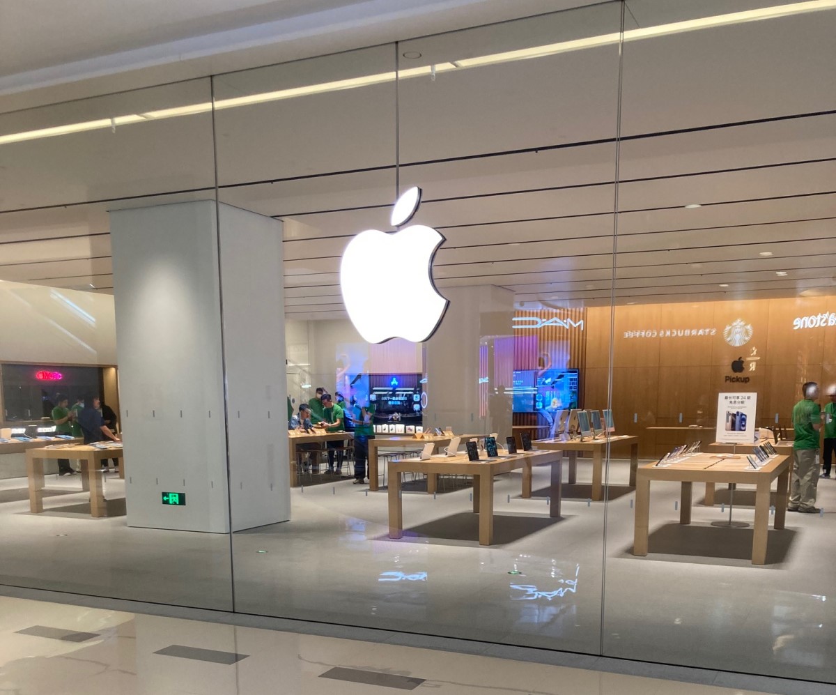 物理デュアルSIMのiPhone16eを中国深圳のアップルストアで購入