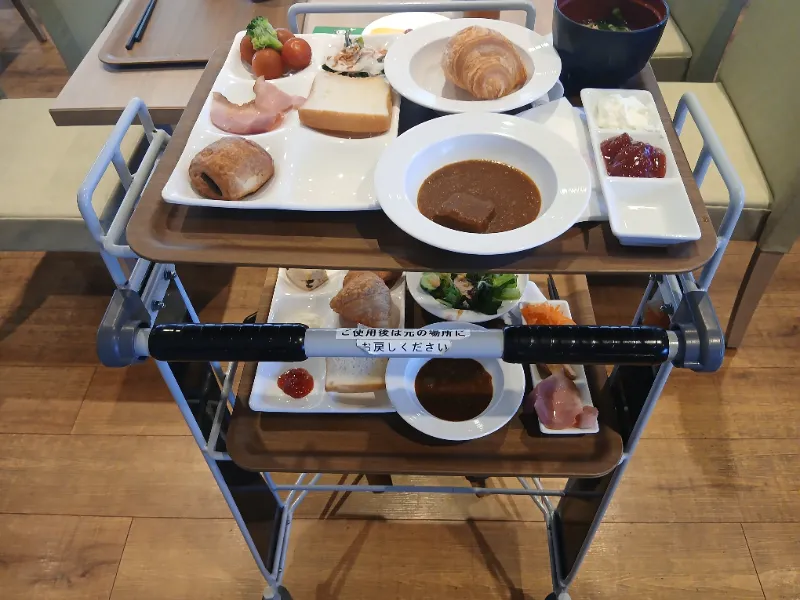 エピナールの朝食バイキング