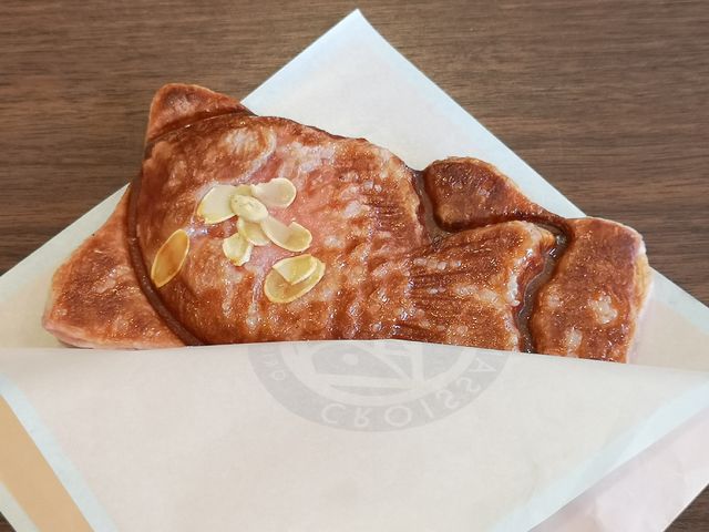 クロワッサンたい焼 いちごカスタード クロワッサンたい焼 いちごカスタード