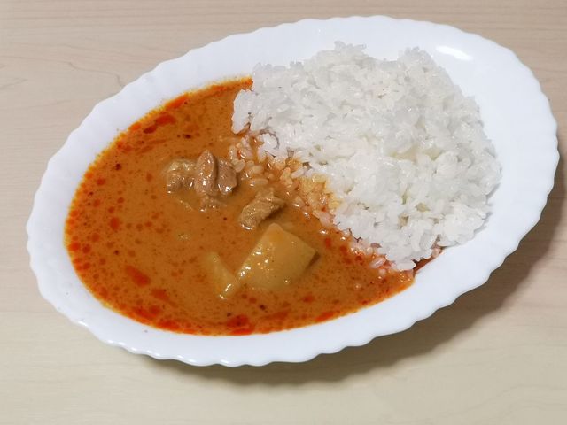 西友 みなさまのお墨付き カシューナッツ香る マッサマンカレー