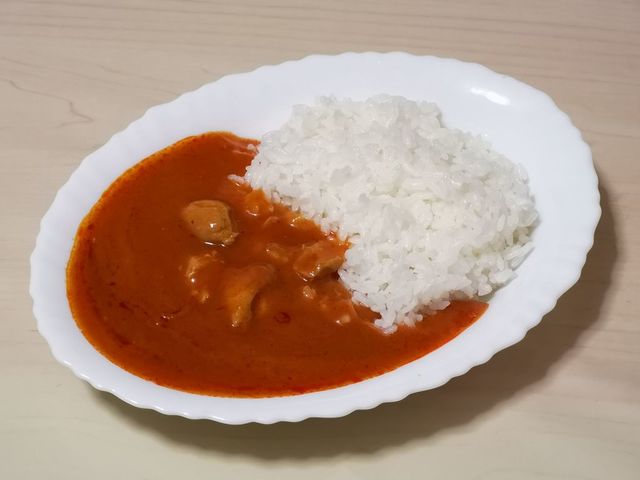 西友 みなさまのお墨付き 完熟トマトとバターのコク バターチキンカレー