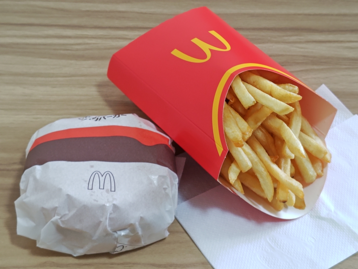 これは安い！」マクドナルドのハンバーガーとポテトLで250円 
