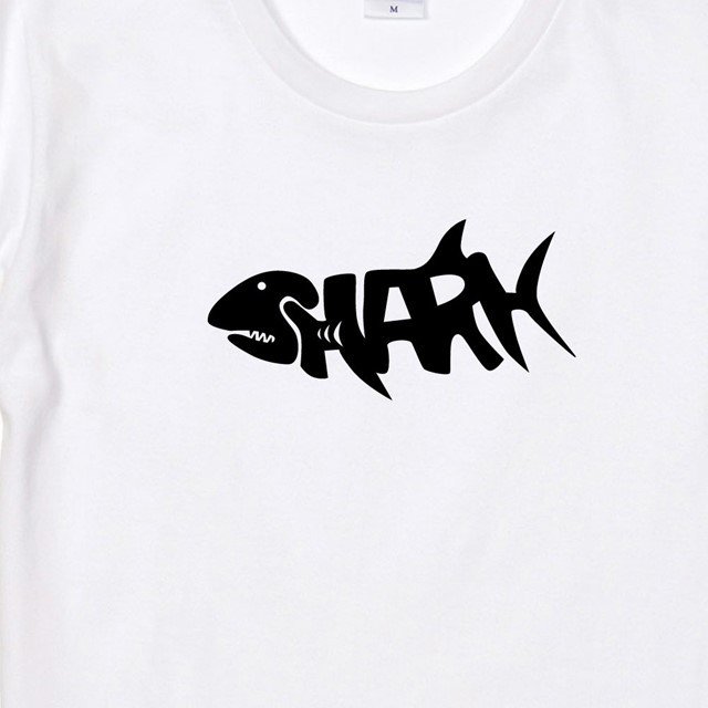 生き物表現SHARKロゴプリントTシャツ