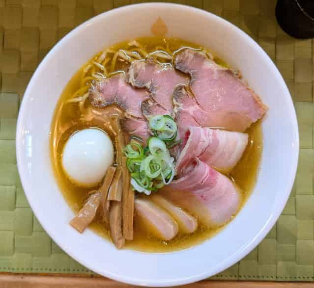 らぁ麺や 汐そば雫の写真です。
